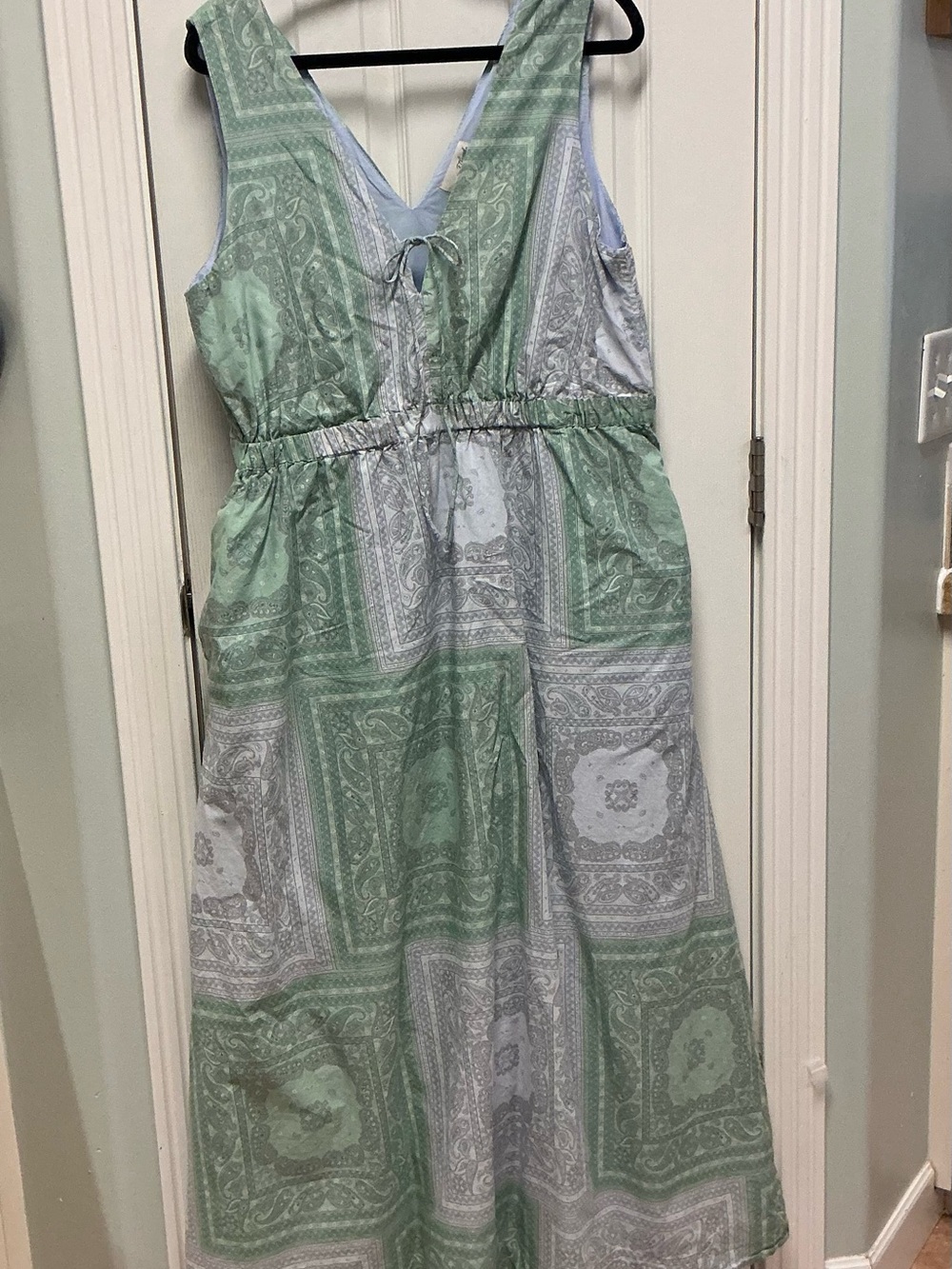Universal Thread SZ L Green/grey Paisley Bandana Maxi Vneck Dress Cotton